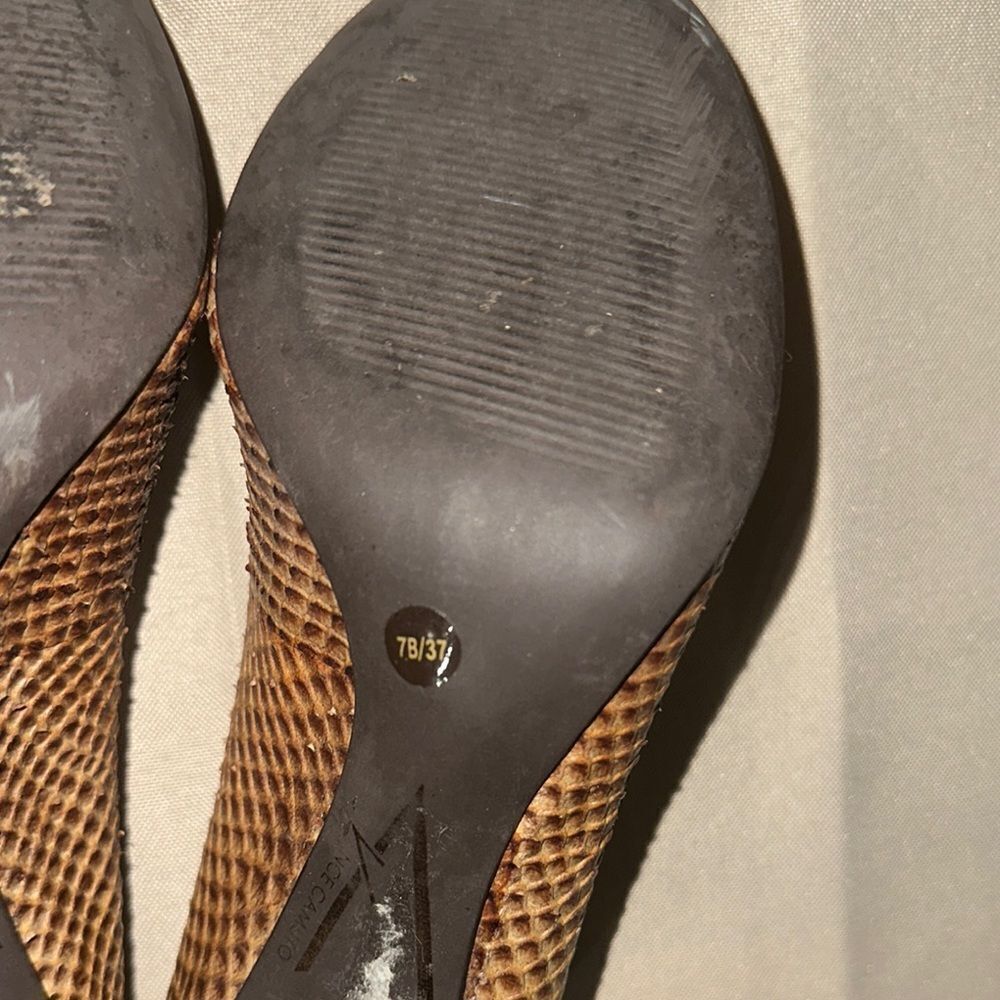 Vince Camuto Brown/Beige Snakeskin Pattern Textured Heels Size 7 - Picture 8 of 11